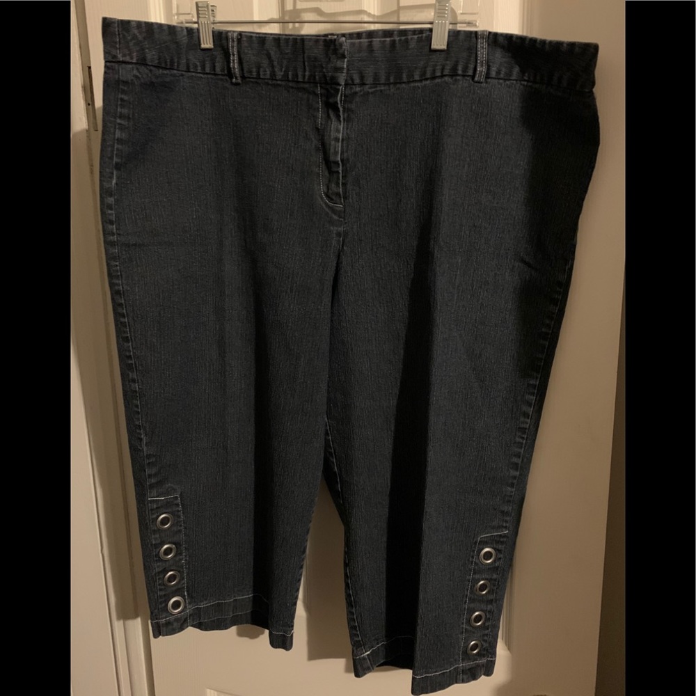 EUC Westport Woman denim capris 24W